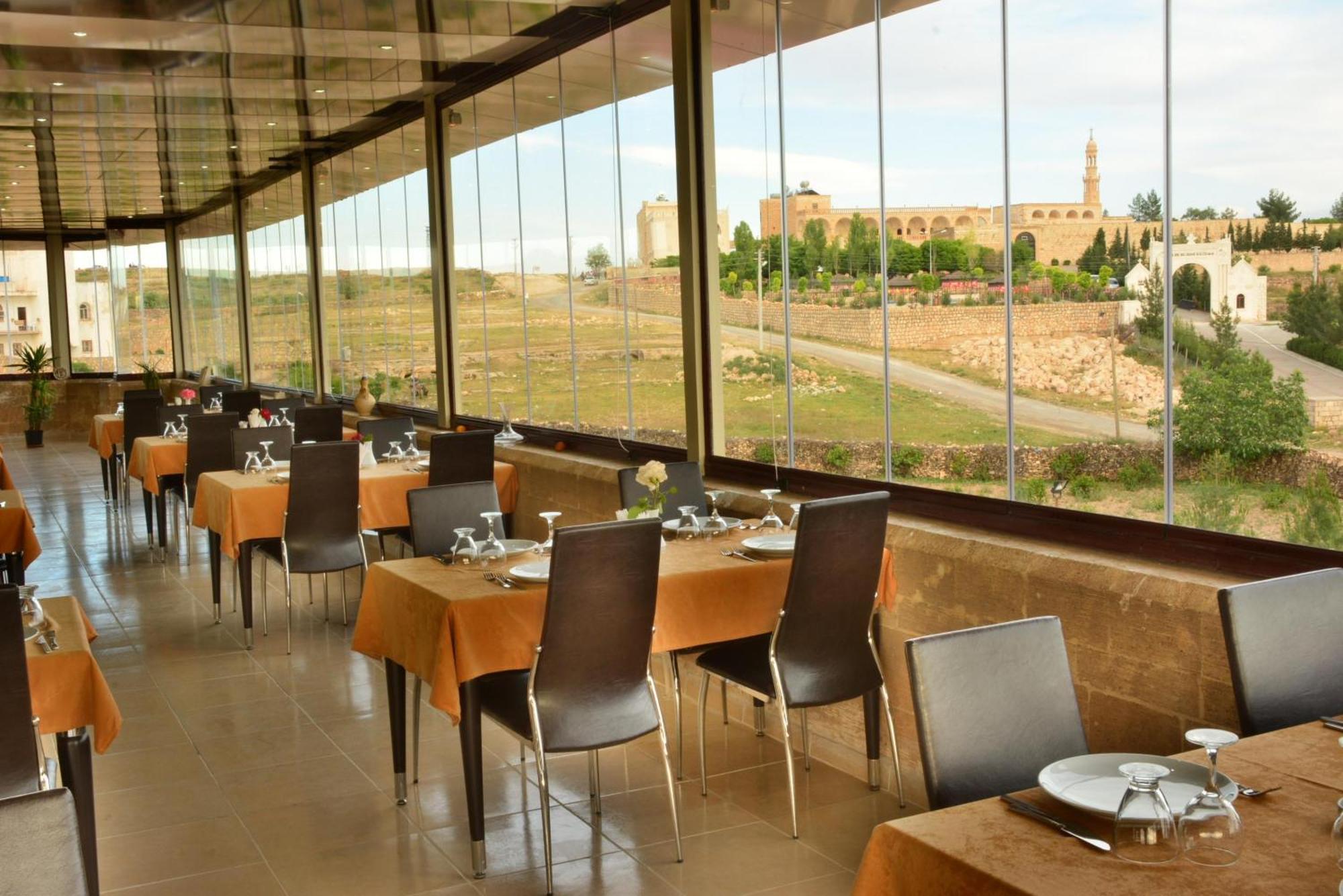 Turabdin Hotel Midyat ภายนอก รูปภาพ