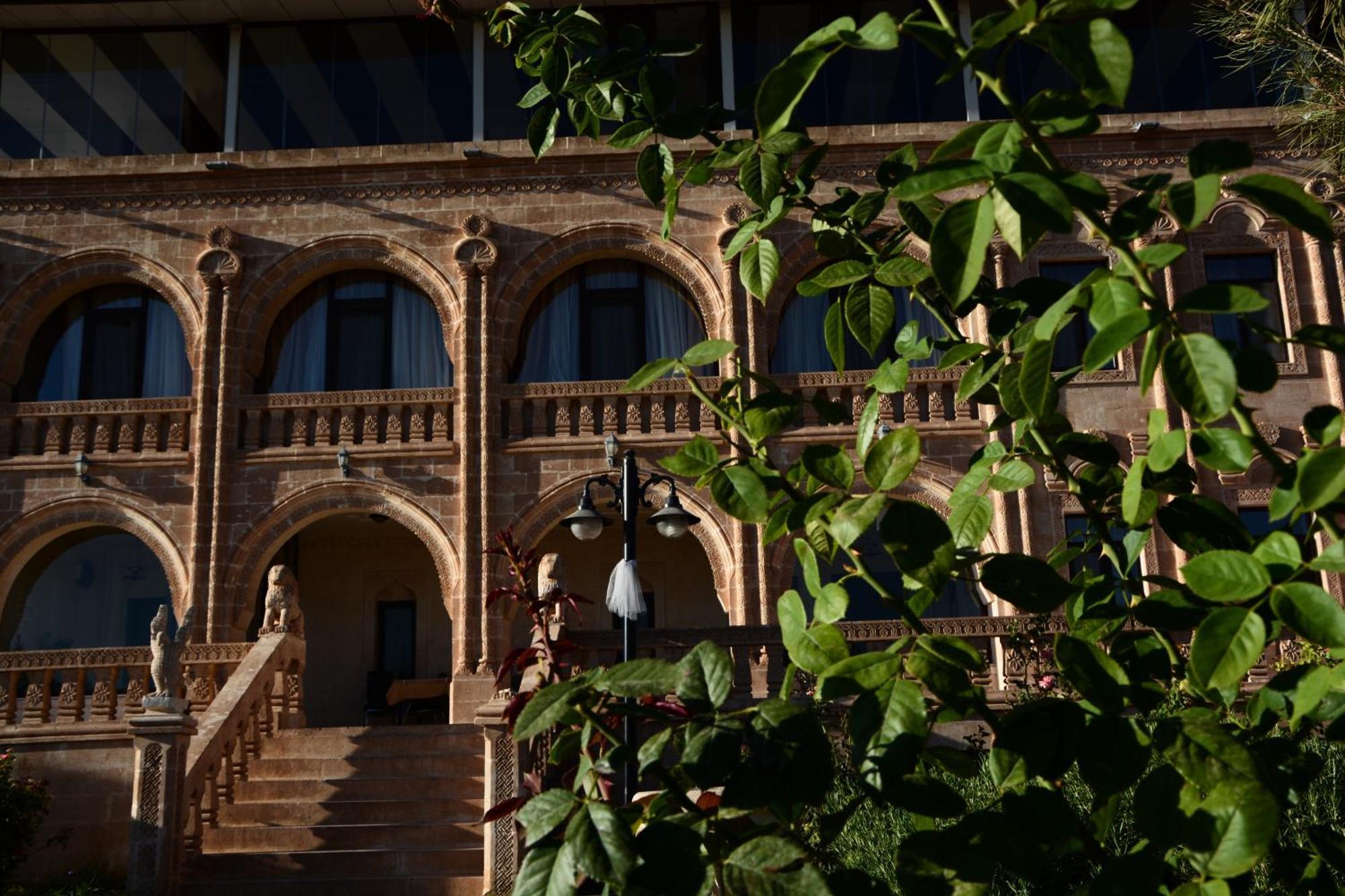 Turabdin Hotel Midyat ภายนอก รูปภาพ